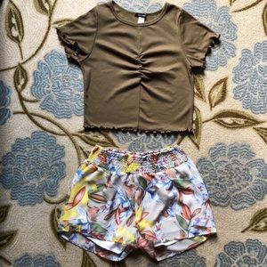 Fashion nova set -printed shorts w matching top